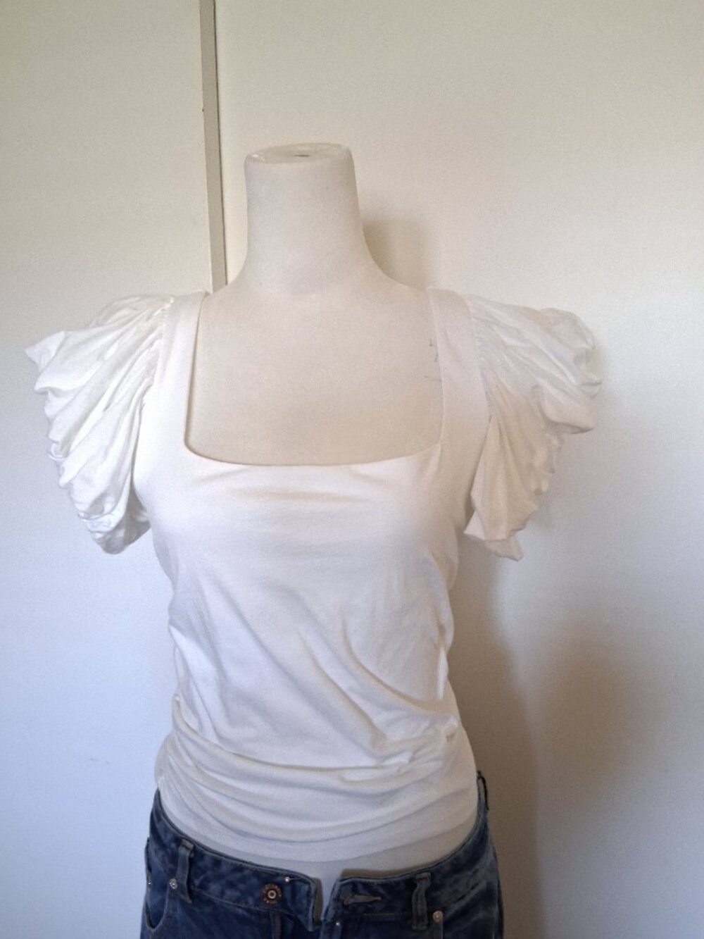 Express white Short. bubble puff sleeve round. Size small.